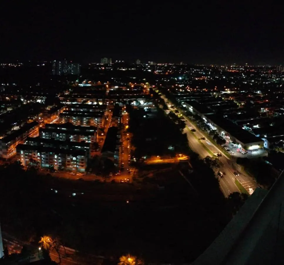 The Platino Paradigm Tv Netflix 3 Queenbeds Apartamento Johor Bahru 0*,  Malásia